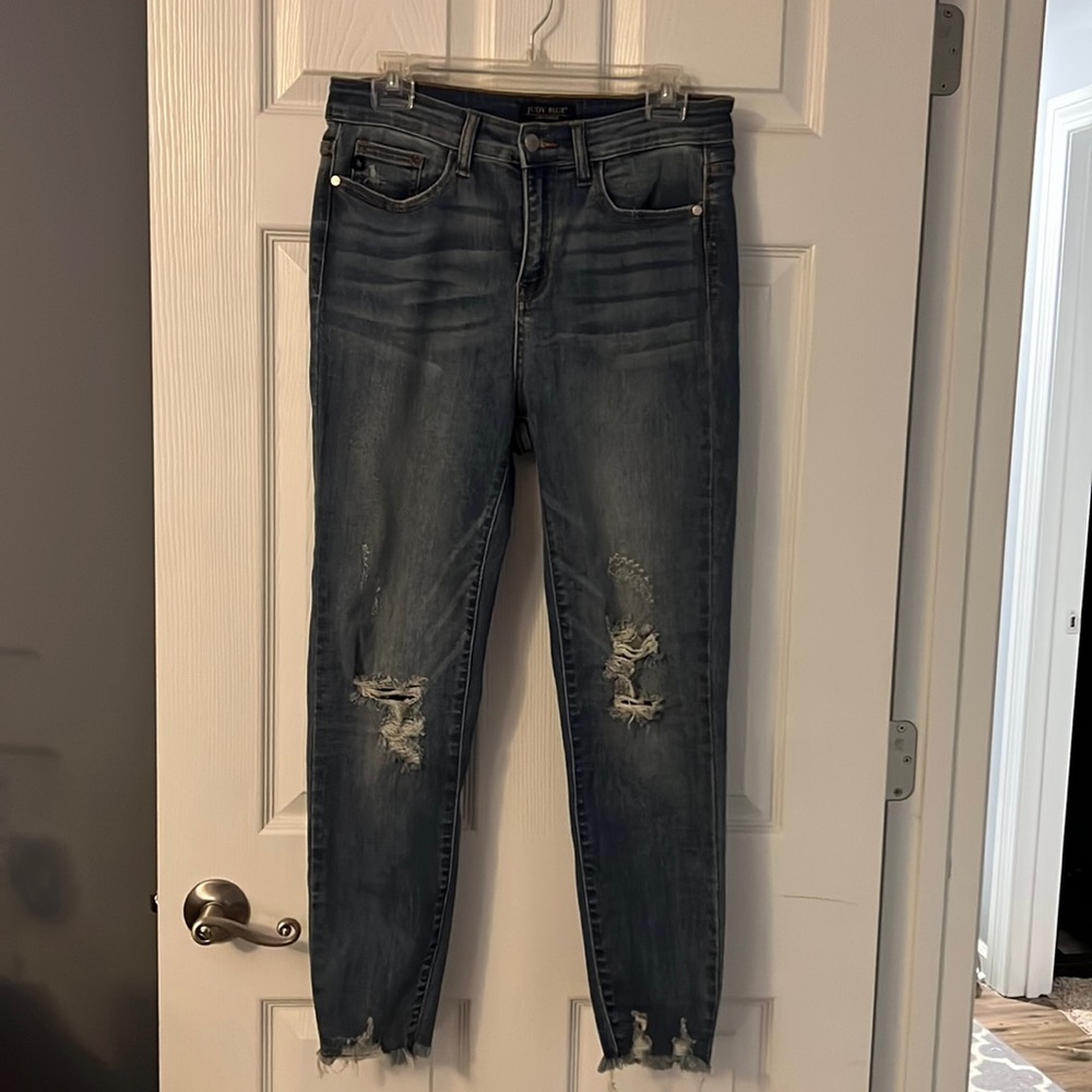Judy Blue distressed jeans size 9/29